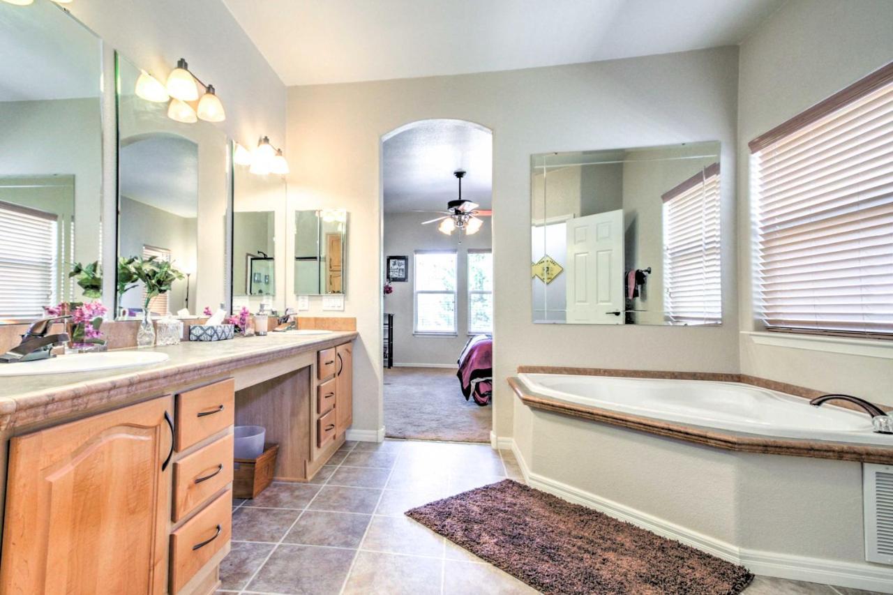Beautiful Kanab Home With Yard - Walk To Restaurants Екстериор снимка