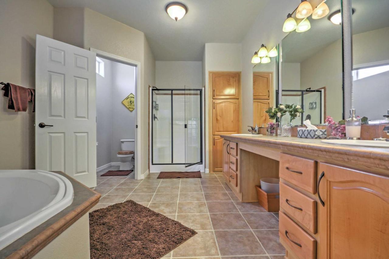Beautiful Kanab Home With Yard - Walk To Restaurants Екстериор снимка