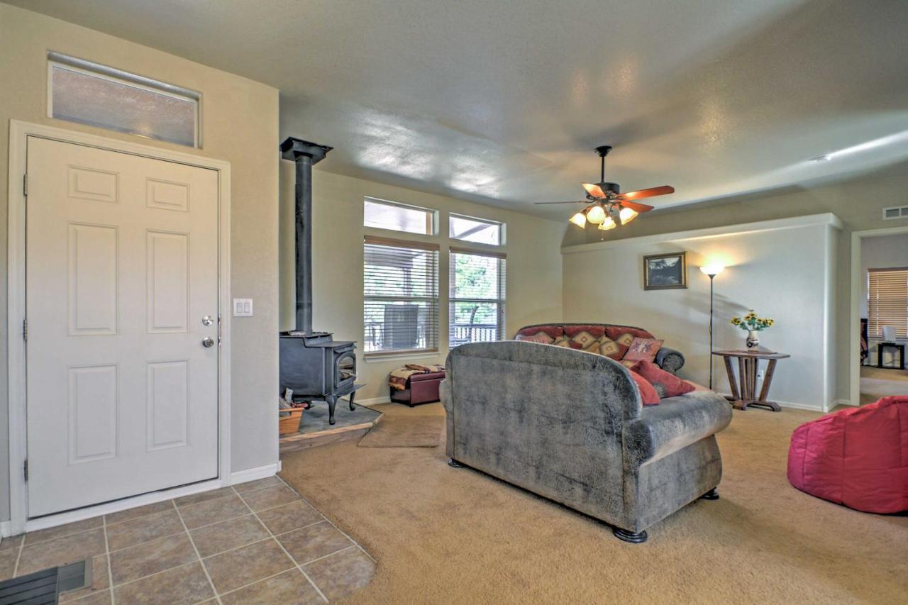 Beautiful Kanab Home With Yard - Walk To Restaurants Екстериор снимка