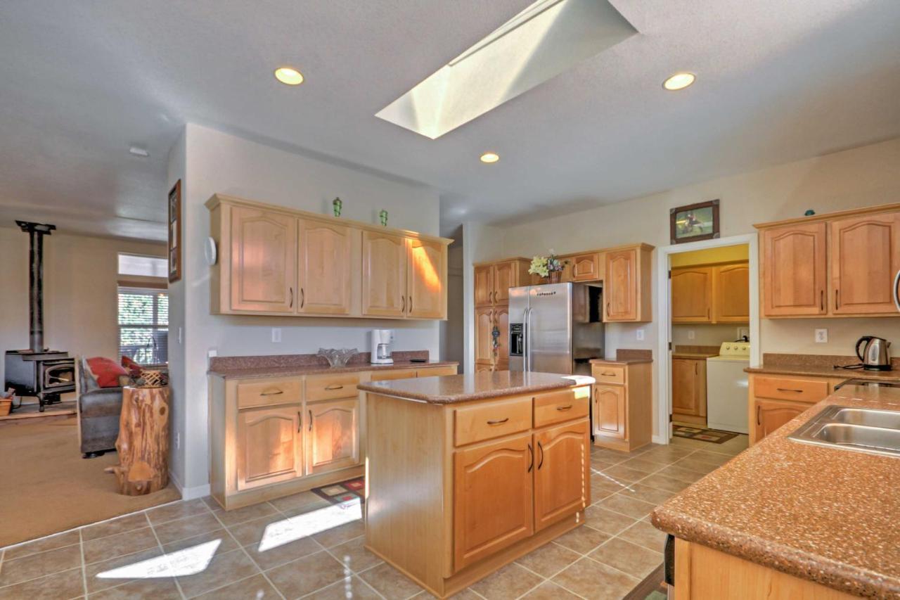 Beautiful Kanab Home With Yard - Walk To Restaurants Екстериор снимка